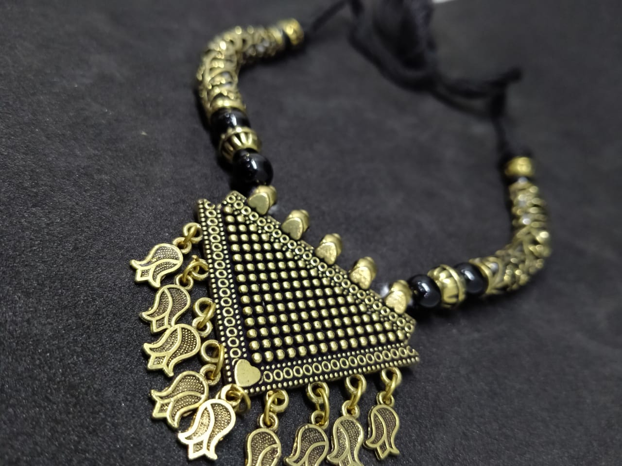 dhaga chokar pendant  